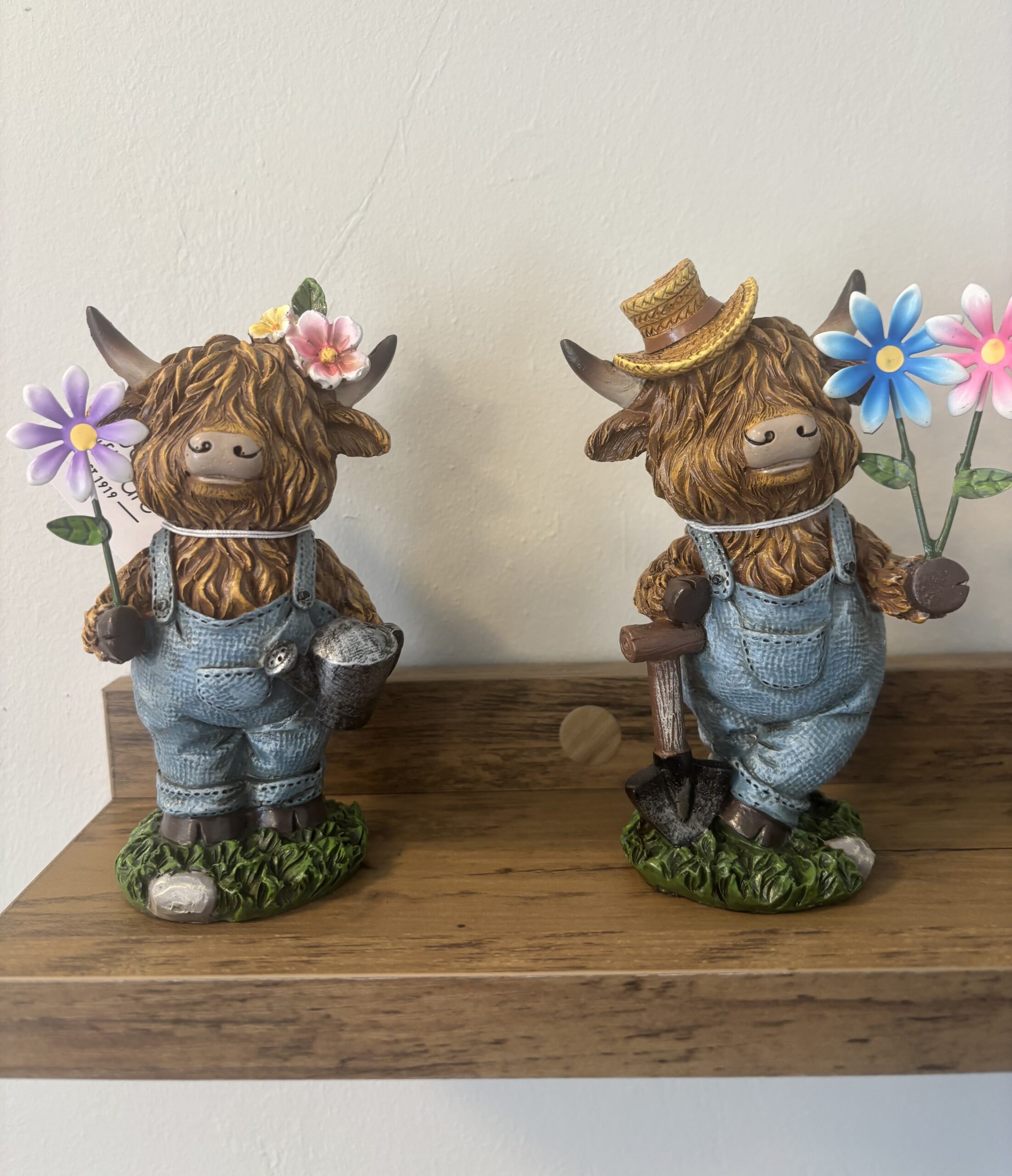 STANDNIG HIGHLAND COWS SET OF 2
